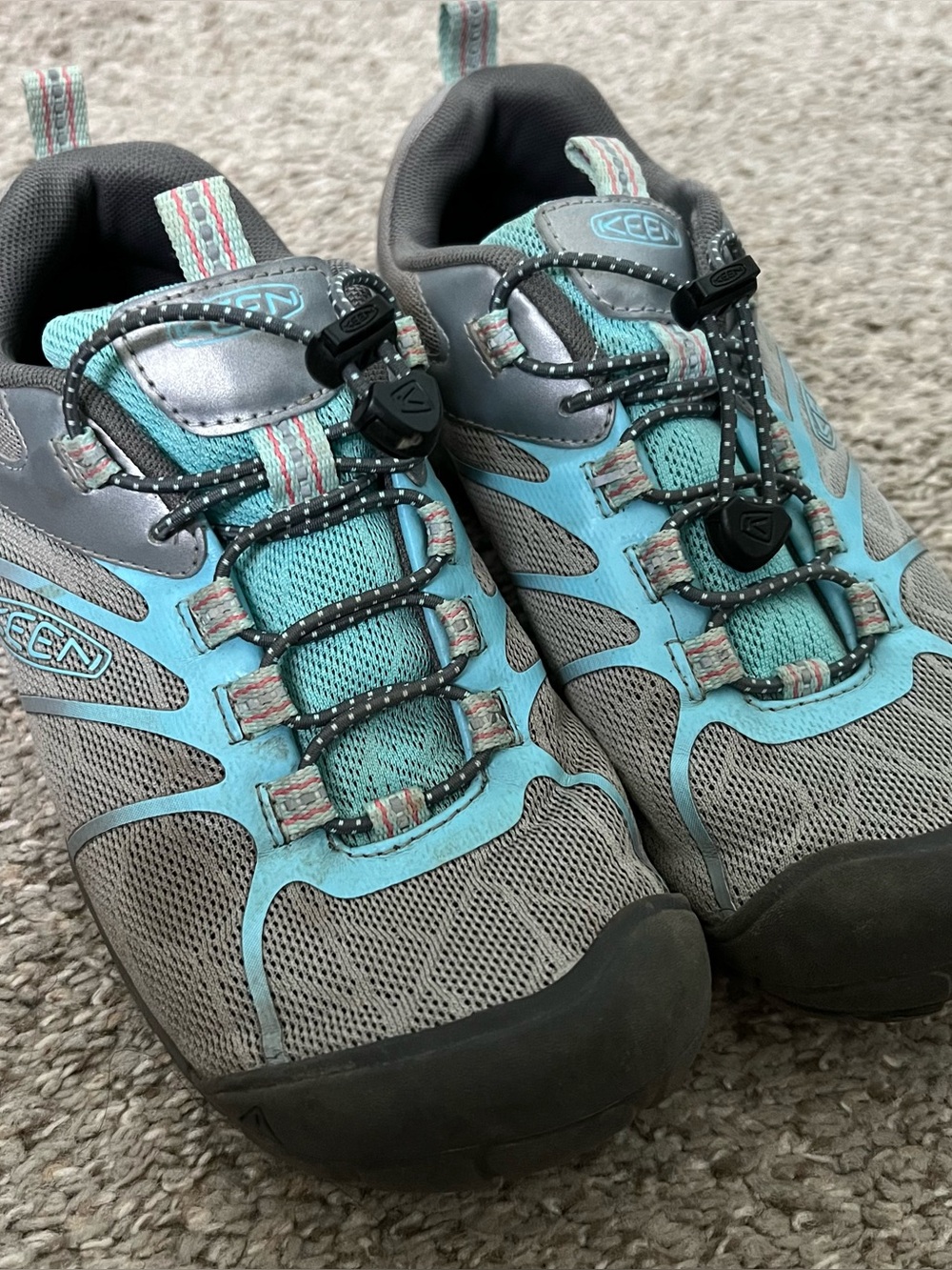 KEEN Kids Gray and Teal Active Sneakers Size 4